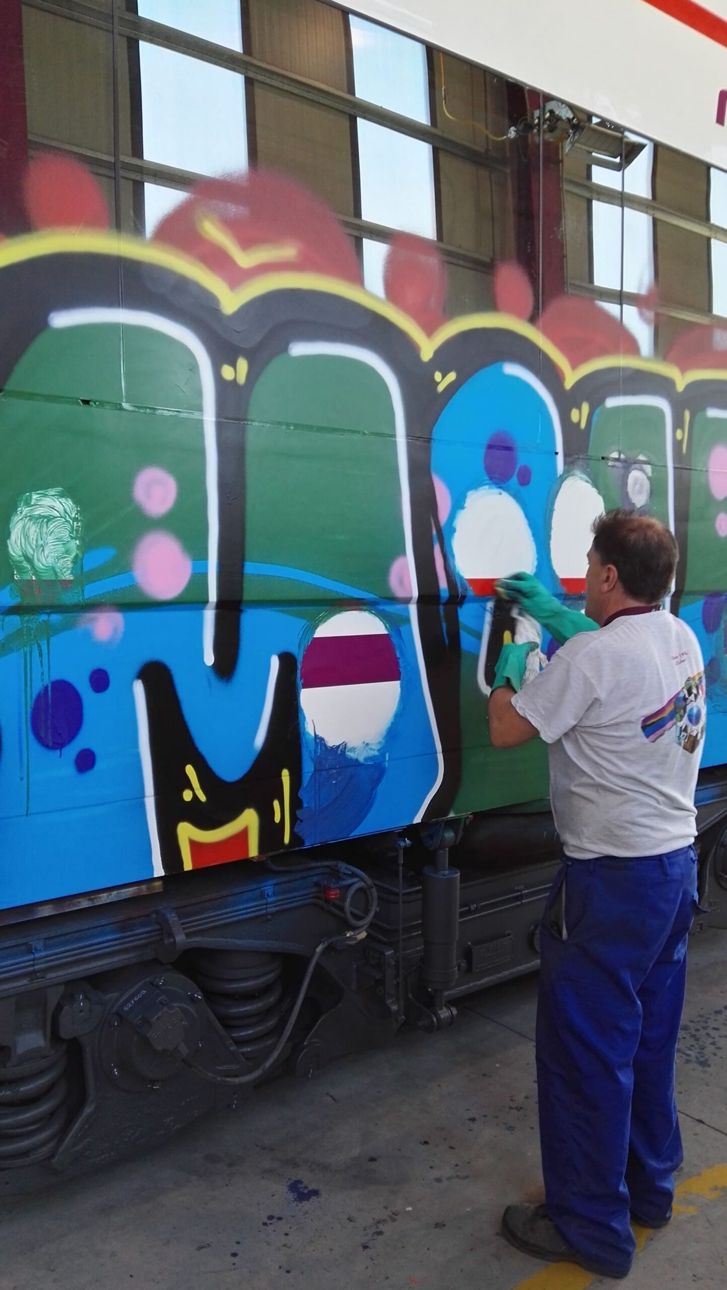 limpiar pintada tren demostración 1